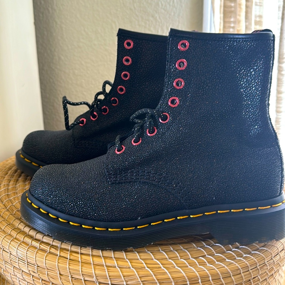 DOC MARTENS NWT